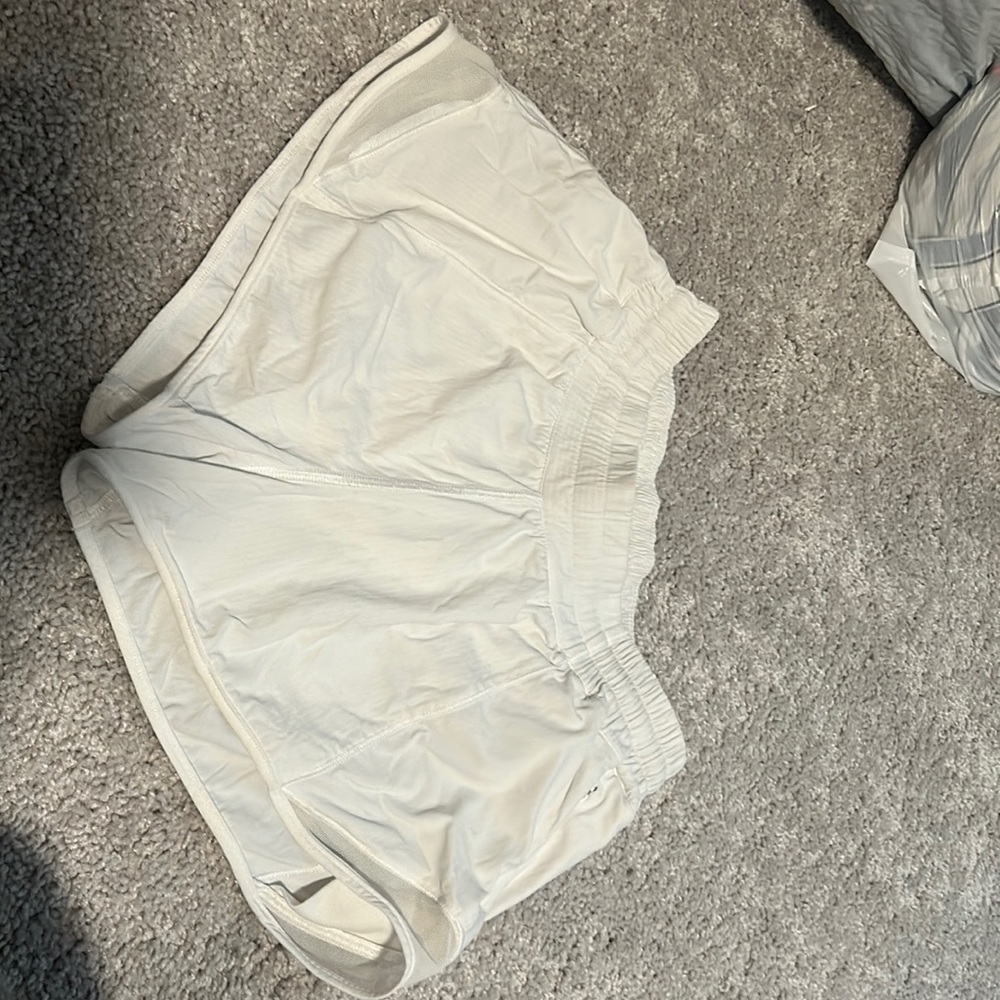 Lululemon size four hotty hot 2.5 shorts